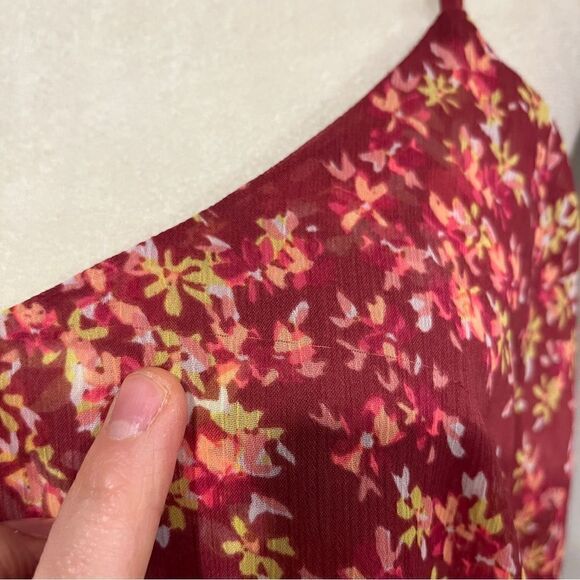 Slightly sheet floral crop top with straps - Picture 3 of 14